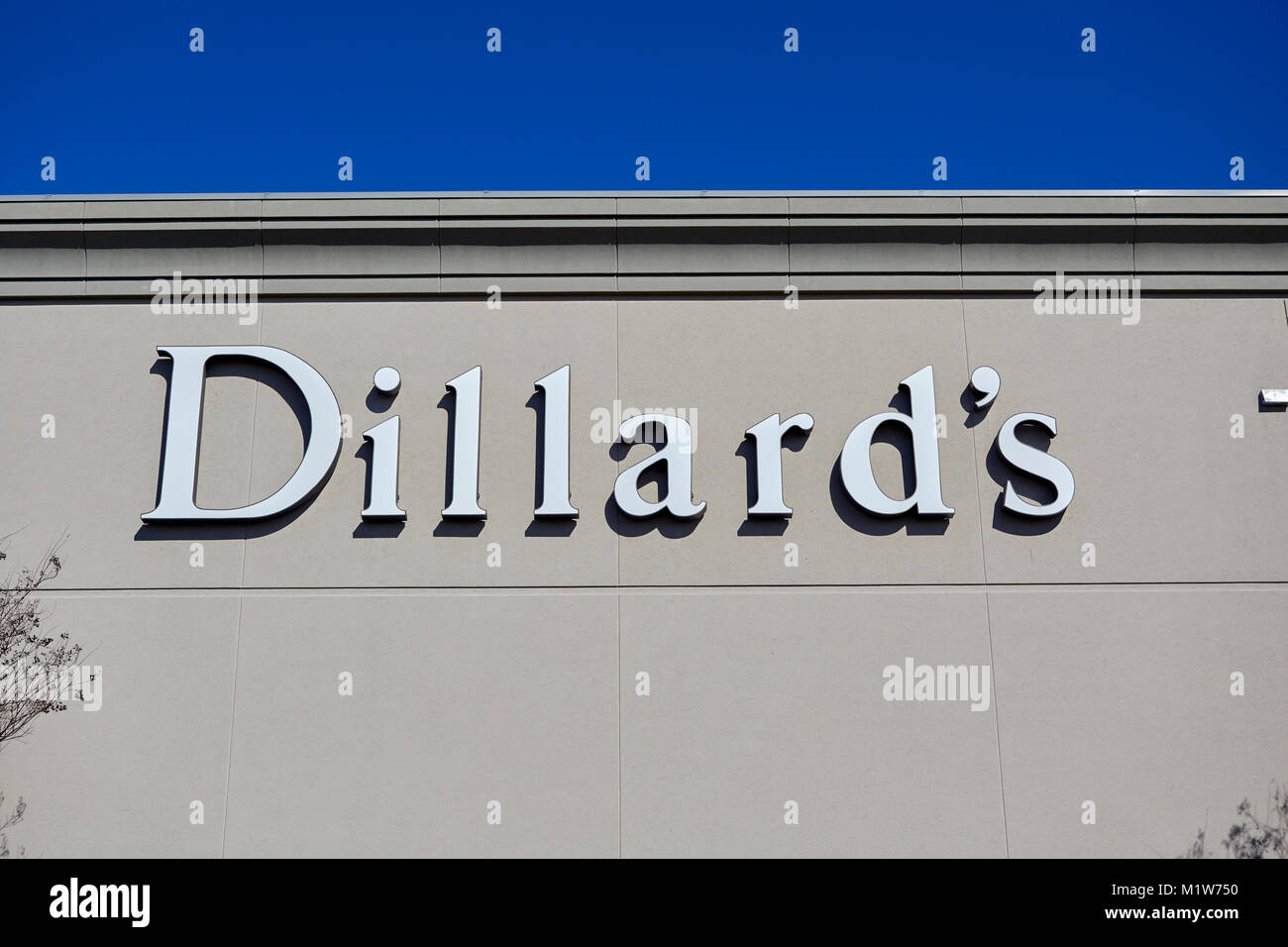 Dillard's Department Store anmelden und Corporate Logo für die Mall Chain Store in Montgomery Alabama in den Usa verankern. Stockfoto