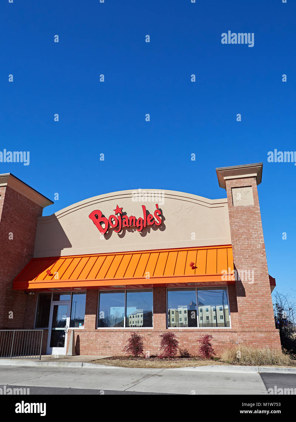 Außenseite Eingang Bojangle's fast food Fried Chicken Restaurants in Montgomery Alabama, Vereinigte Staaten. Stockfoto