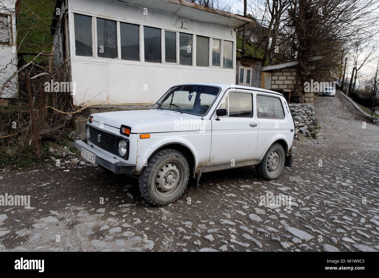 Aserbaidschan 2010. Ein Lada Niva Auto in Kis gesehen. Stockfoto