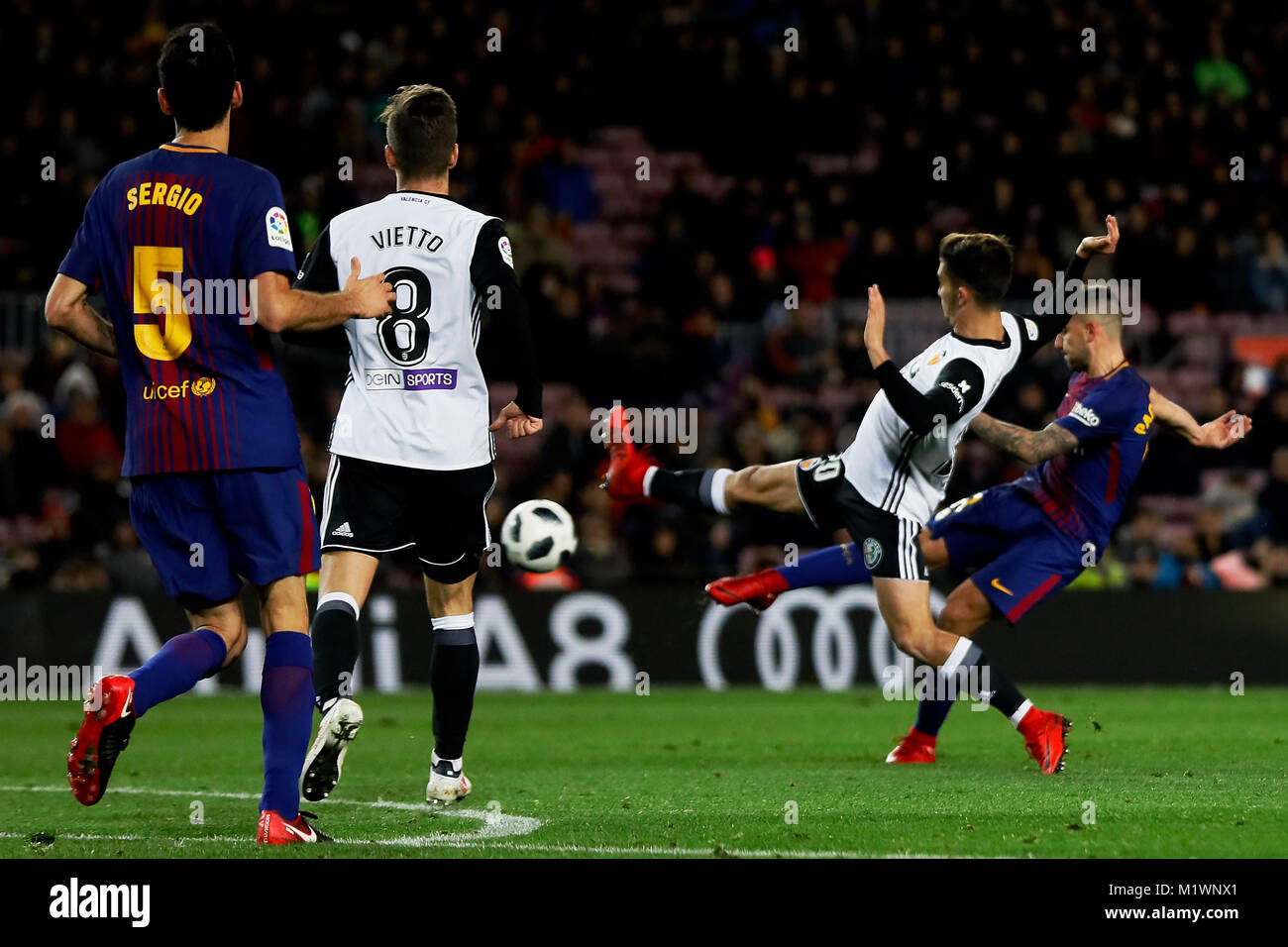 Camp Nou, Barcelona, Spanien. 01. Februar, 2018. Die halbfinale der La Copa de S.M. El Rey 17/18 auf das Match zwischen dem FC Barcelona und Valencia CF im Camp Nou, Barcelona, Spanien. Credit: G. Loinaz. Credit: G. Loinaz/Alamy leben Nachrichten Stockfoto