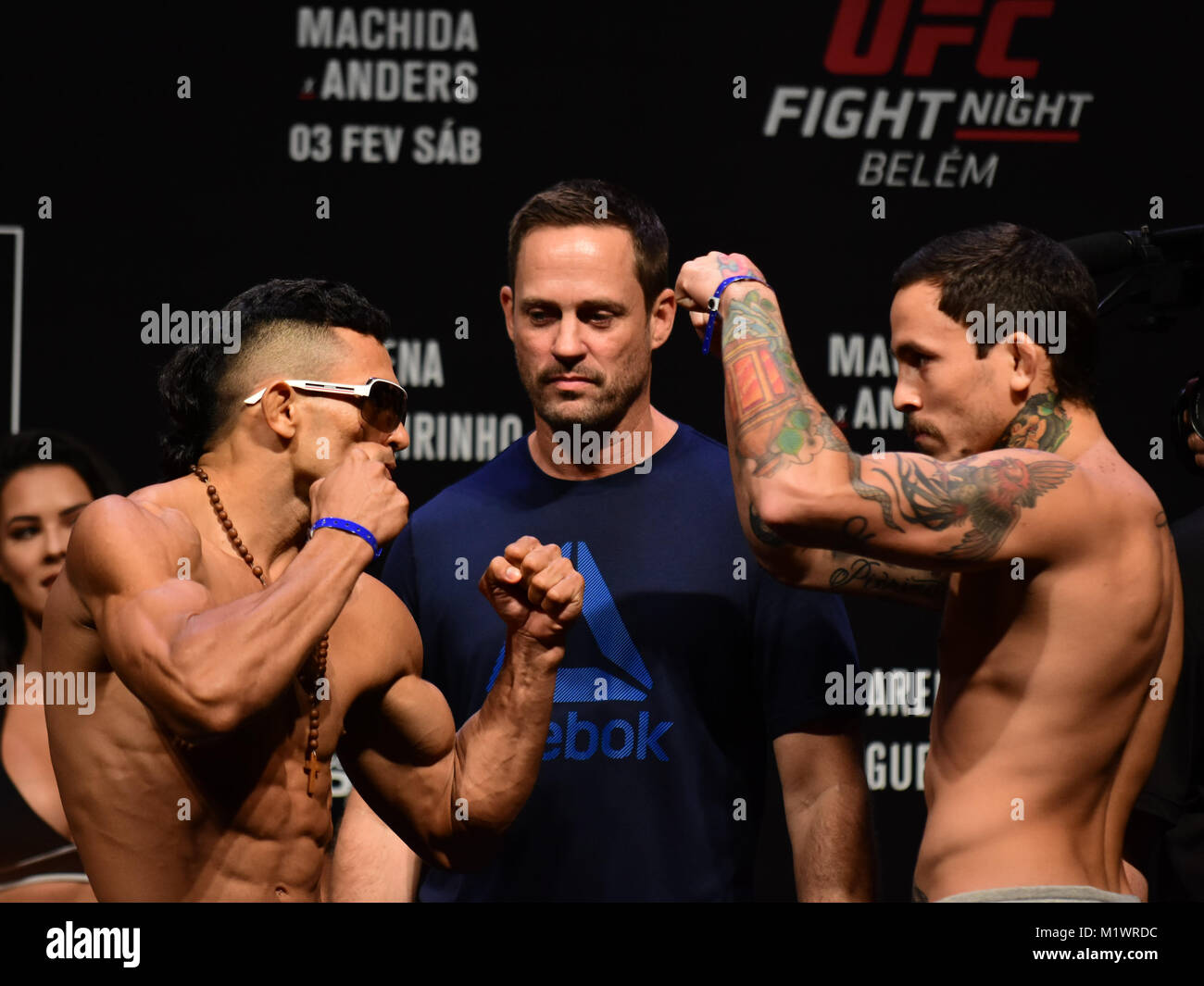 BELÉM, PA - 02.02.2018: UFC FIGHT NIGHT MACHIDA VS ANDERS-Marlon "Schimpanse; qmp; quot;Vera Gesichter Douglas Silva von Andrade während der offiziellen wiegen-in für UFght Nacht Machida vs. Andersders im Arena Mangueirinho in Belém, PA statt. (Foto: Reinaldo Reginato/Fotoarena) Stockfoto