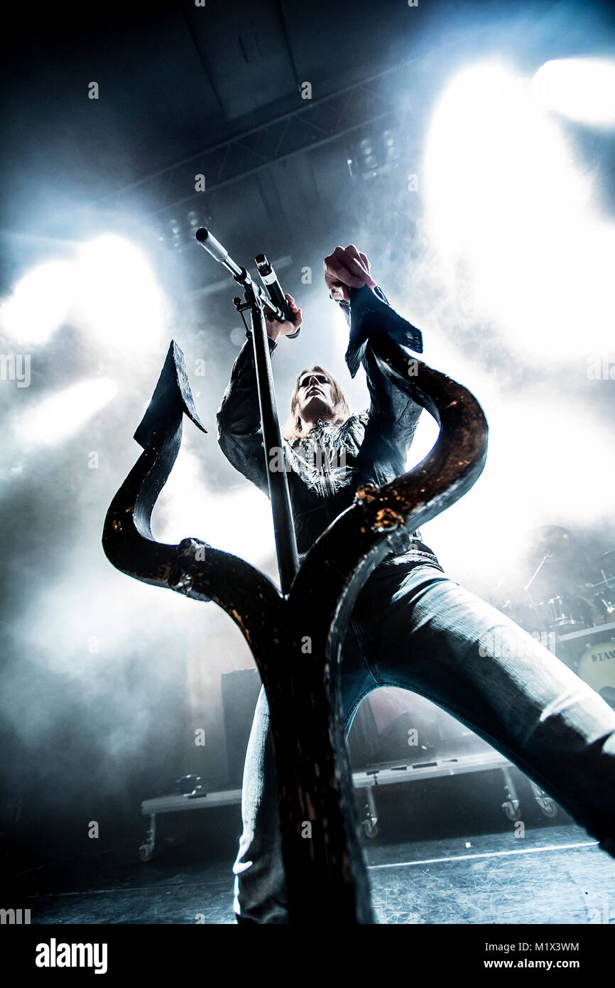 Der norwegischen Black Metal Band Satyricon führt ein Live Konzert der Norwegischen Heavy Metal Festival Blastfest 2015 in Bergen. Hier Sänger Satyr gesehen wird live auf der Bühne. Norwegen, 22/02 2015. Stockfoto