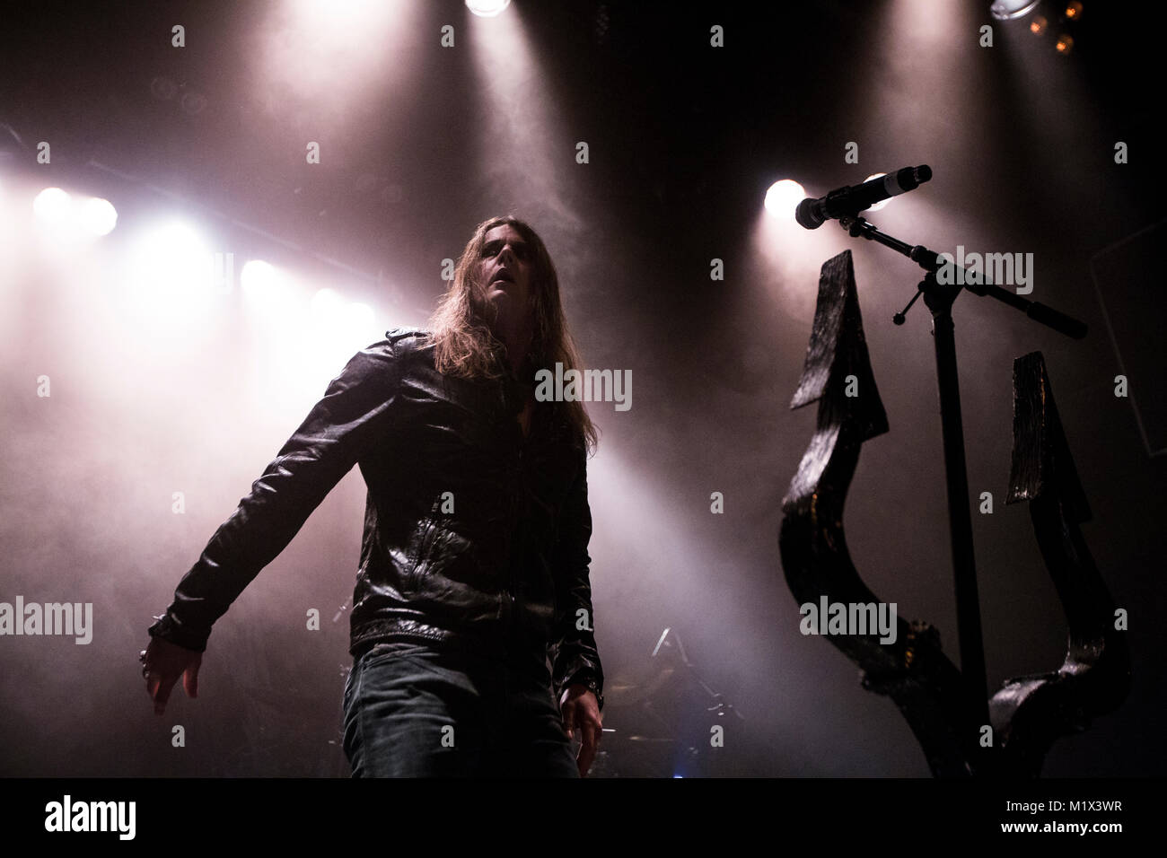 Der norwegischen Black Metal Band Satyricon führt ein Live Konzert der Norwegischen Heavy Metal Festival Blastfest 2015 in Bergen. Hier Sänger Satyr gesehen wird live auf der Bühne. Norwegen, 22/02 2015. Stockfoto