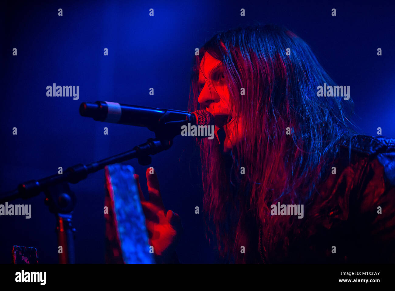 Der norwegischen Black Metal Band Satyricon führt ein Live Konzert der Norwegischen Heavy Metal Festival Blastfest 2015 in Bergen. Hier Sänger Satyr gesehen wird live auf der Bühne. Norwegen, 22/02 2015. Stockfoto