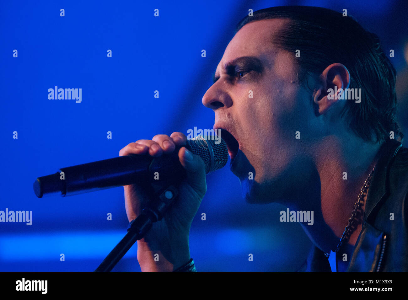 Norwegen, Bergen - 30. November 2017. Der norwegischen Black Metal Band Satyricon führt ein Live Konzert in Hulen in Bergen. Hier Sänger Satyr gesehen wird live auf der Bühne. (Foto: Gonzales Foto - Jarle H. Moe). Stockfoto