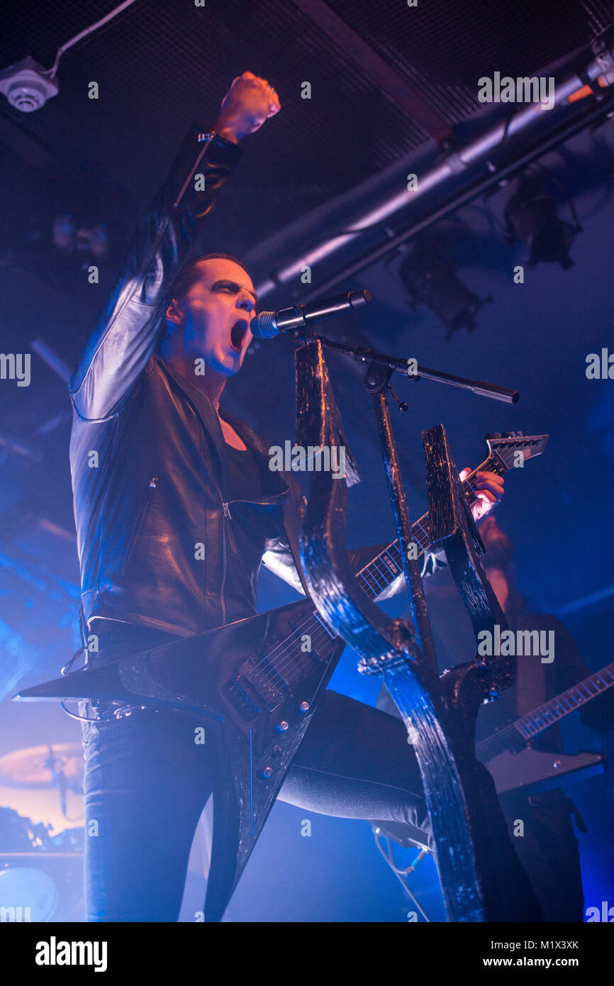 Norwegen, Bergen - 30. November 2017. Der norwegischen Black Metal Band Satyricon führt ein Live Konzert in Hulen in Bergen. Hier Sänger Satyr gesehen wird live auf der Bühne. (Foto: Gonzales Foto - Jarle H. Moe). Stockfoto