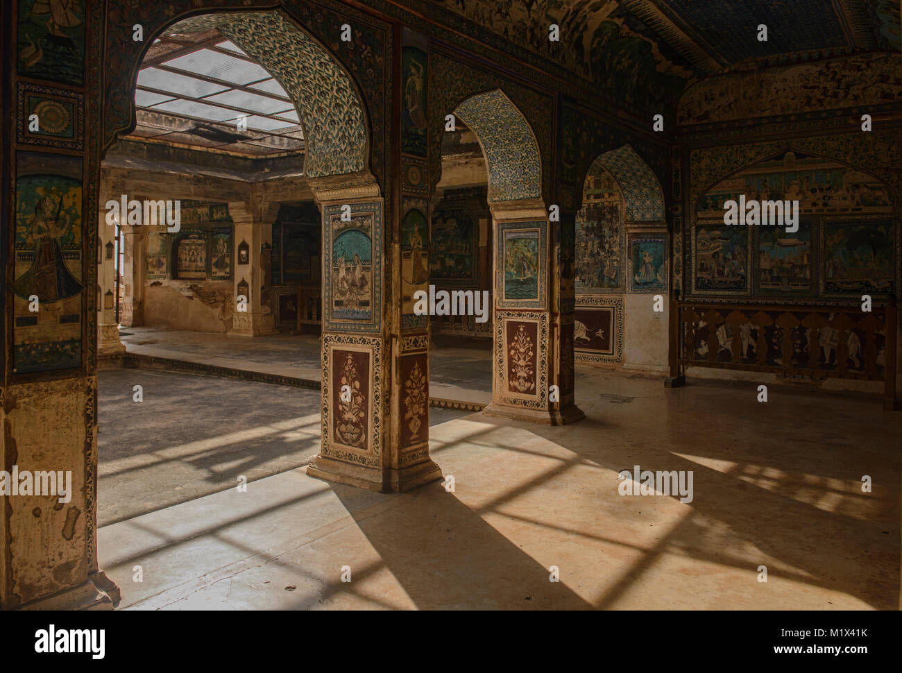 Alte Fresken in der Galerie Chitrashala in Bundi Palace, Rajasthan, Indien Stockfoto