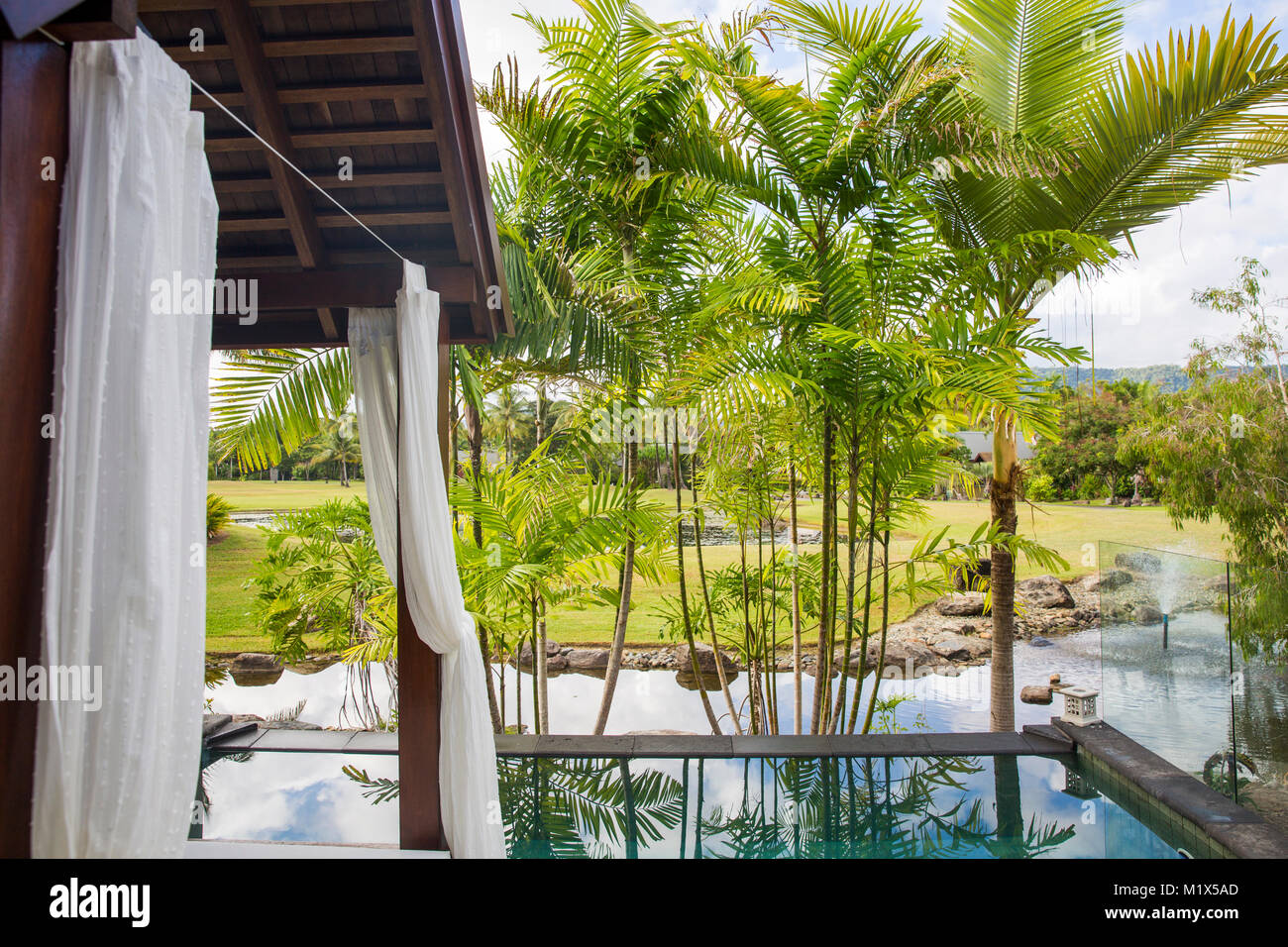 Niramaya Resort in Port Douglas, Villa mit Pool und Cabana, Far North Queensland, Australien Stockfoto