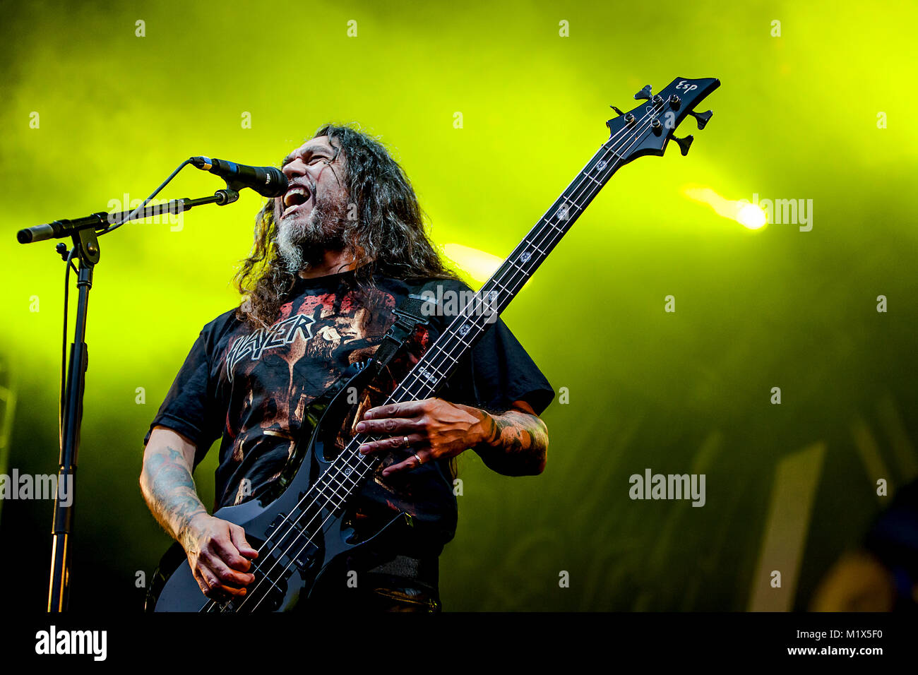 Die amerikanische Thrash Metal Band Slayer führt ein Live Konzert im Bergenhus Festning in Bergen. Hier Sänger und Bassist Tom Araya ist live auf der Bühne gesehen. Norwegen, 13.06.2012. Stockfoto