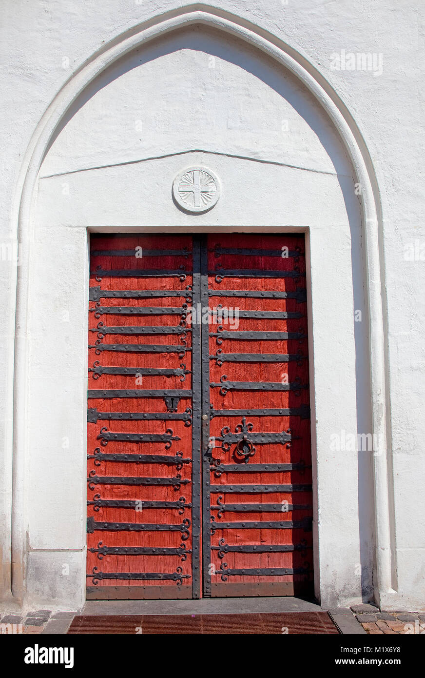 Portal der St. Castor Kirche, Holztür mit Schmiedeeisen, Treis-Karden, Mosel, Rheinland-Pfalz, Deutschland, Europa Stockfoto