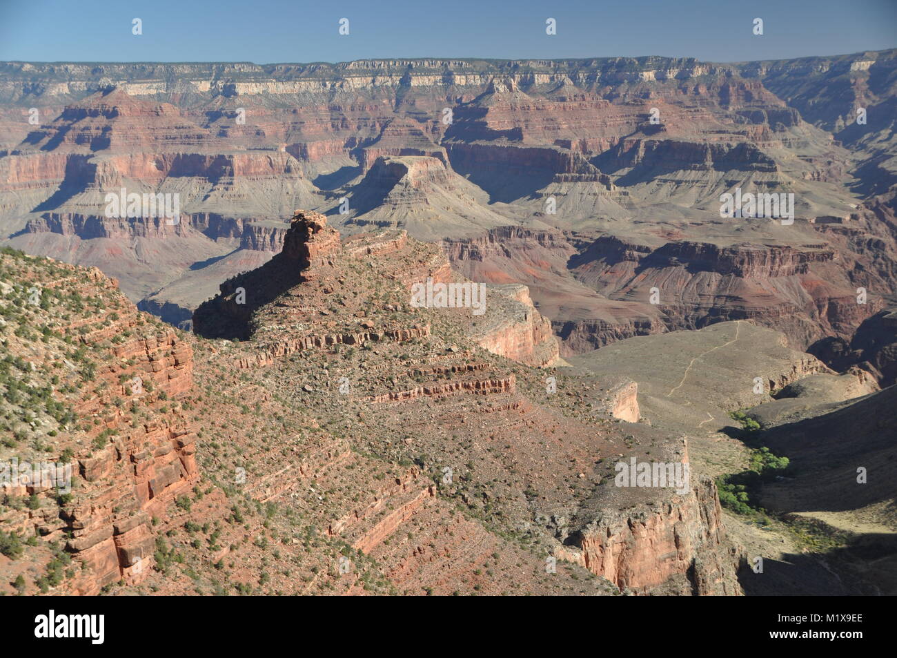 Blick über den Grand Canyon, wo der Bright Angel Störung für differential Erosion entlang Garten und Bright Angel Creek, Arizona, USA erlaubt hat, Stockfoto