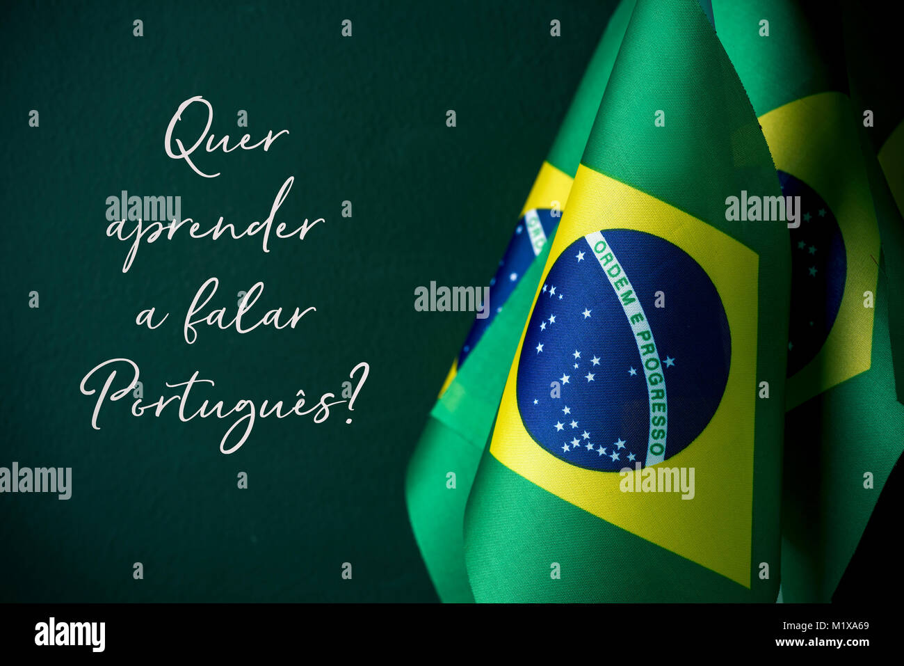 Einige Fahnen von Brasilien und die Frage gr eine falar aprender Portugues?, möchten Sie lernen Portugiesisch zu sprechen? In Portugiesisch geschrieben, gegen eine dar Stockfoto