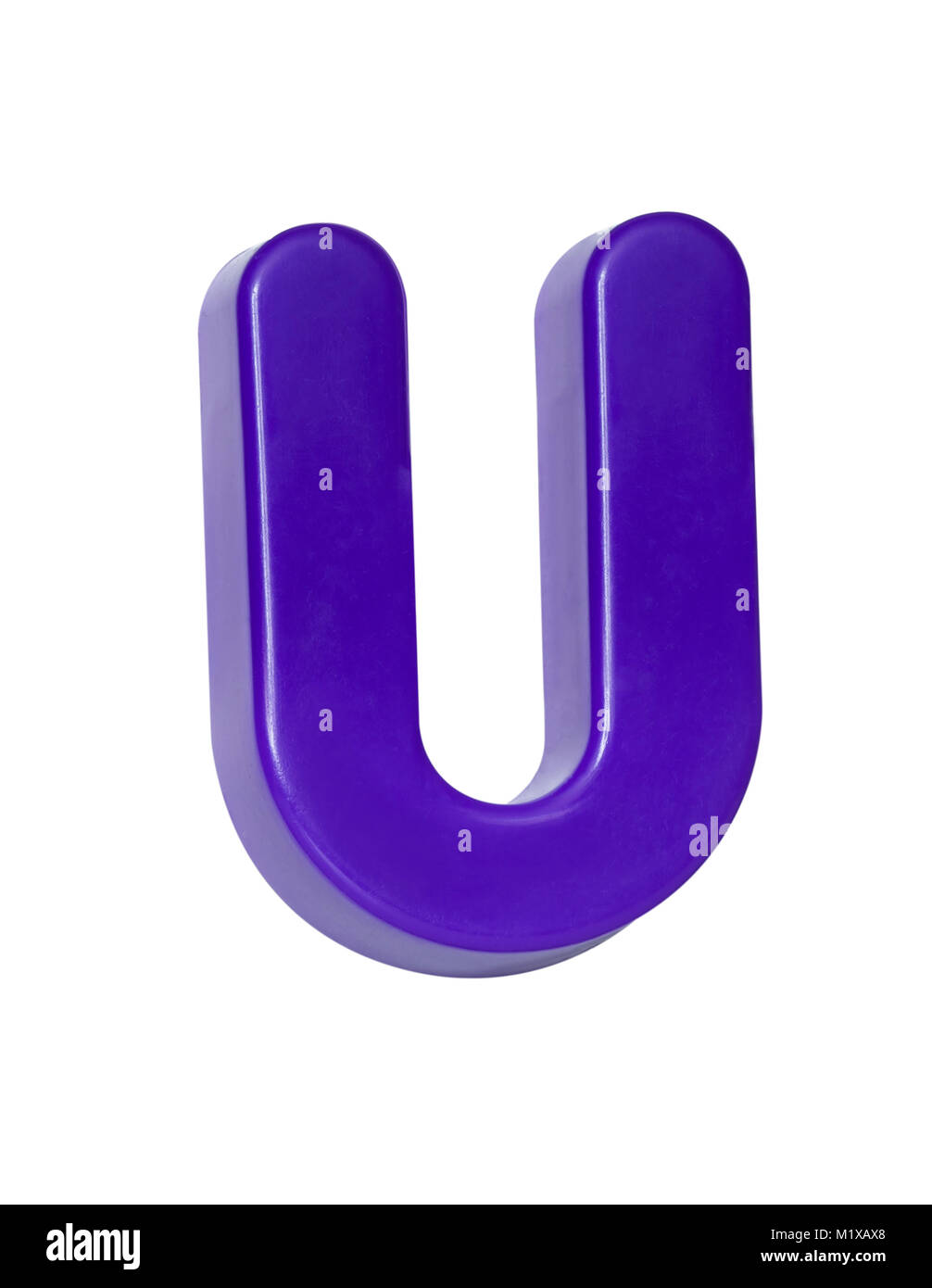 Ein ausgeschnittenes Schuß eines lila Kunststoff Buchstaben "U" Stockfoto