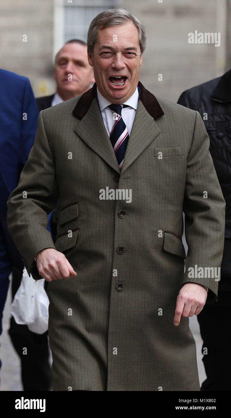 Nigel Farage ankommt anglo-irischen Beziehungen und die Zukunft Europas am Trinity College Dublin, die historische Gesellschaft zu diskutieren. Stockfoto