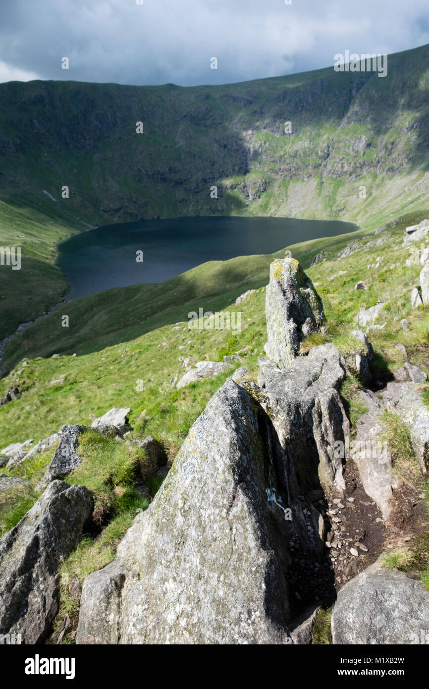 Blea Wasser Tarn von rauhen Felsen, Haweswater, Cumbria, England Stockfoto