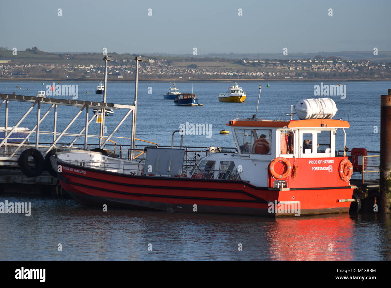 Die Hayling Island Fähre, die einen regelmäßigen Service die Passagiere zwischen Eastney und Hayling Island über Langstone Hafen Stockfoto