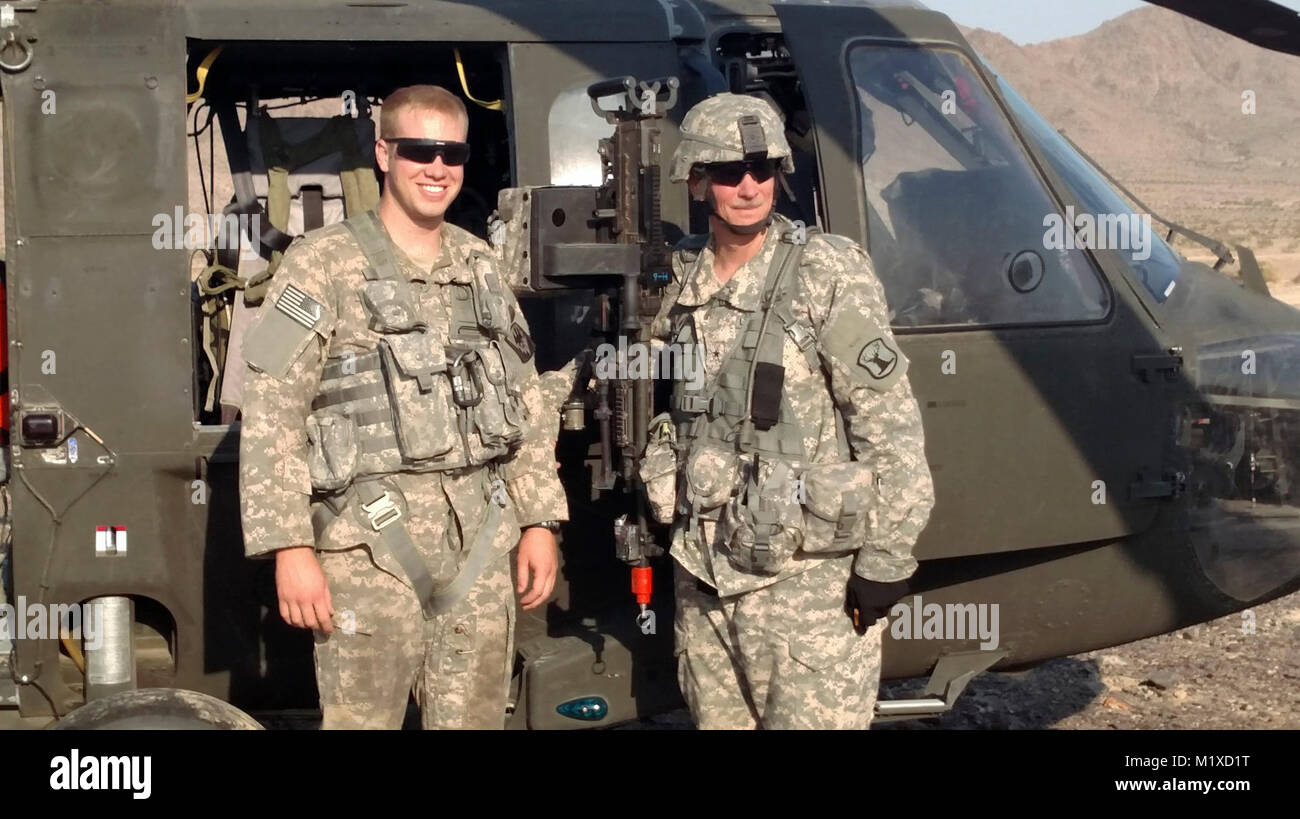 Idaho Army National Guard Soldaten 1. Lt. Chris Goodale und Brig. General John goodale posieren für ein Stockfoto