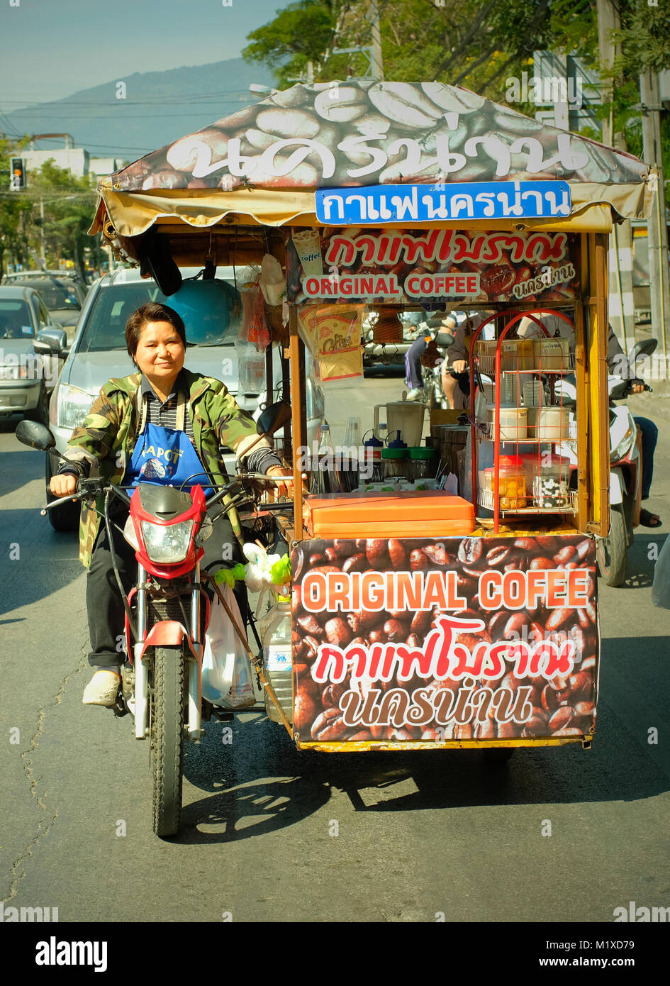 Ein Anbieter verkaufen Kaffee in Chiang Mai, Thailand. Stockfoto