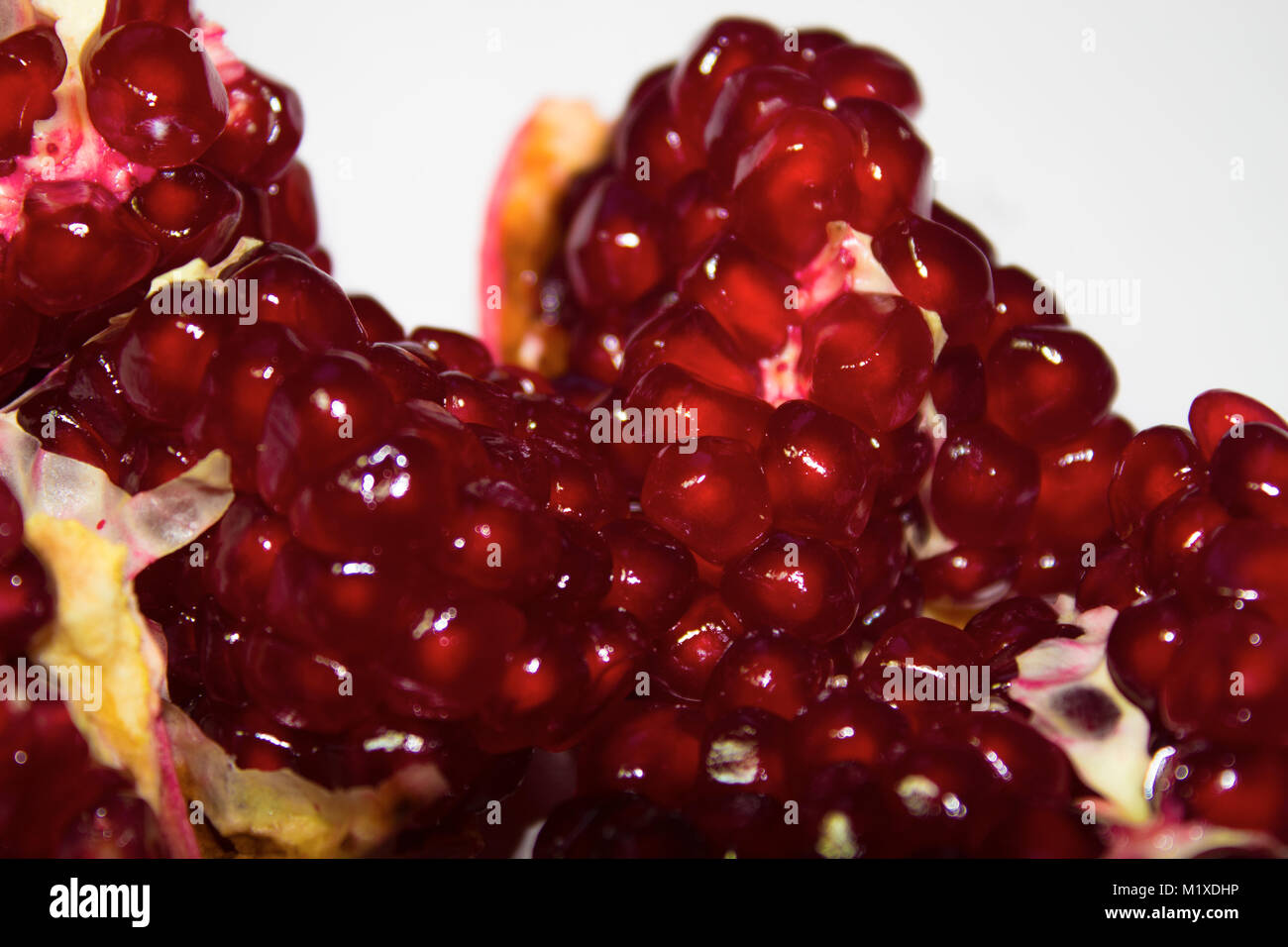 Es ist ein Granatapfel. Es ist ein glänzend rote Früchte. So lecker Stockfoto