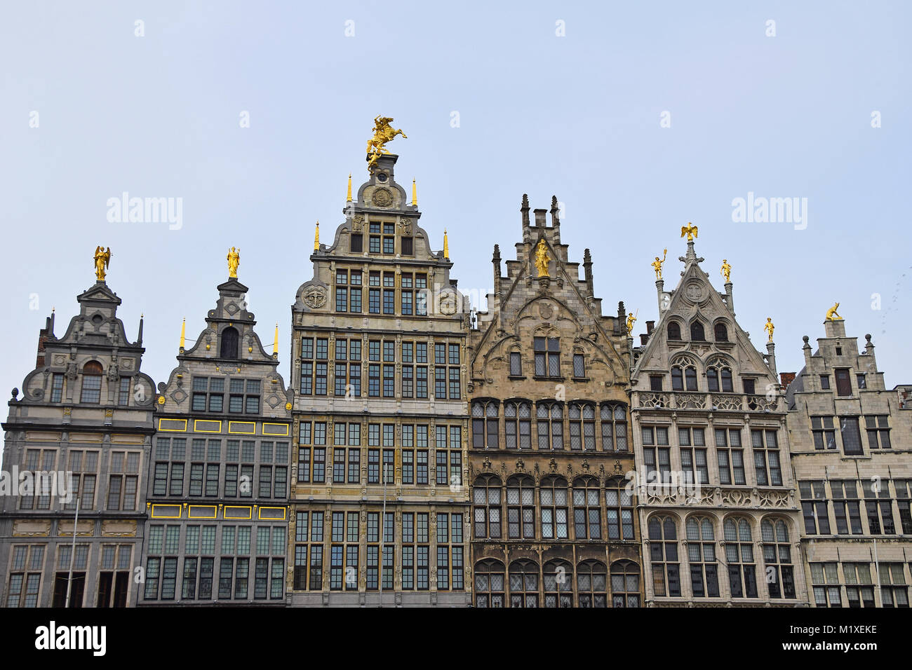 Blick auf Guildhalls alte Gebäude am Grote Markt in Antwerpen, Belgien, Low Angle View Stockfoto
