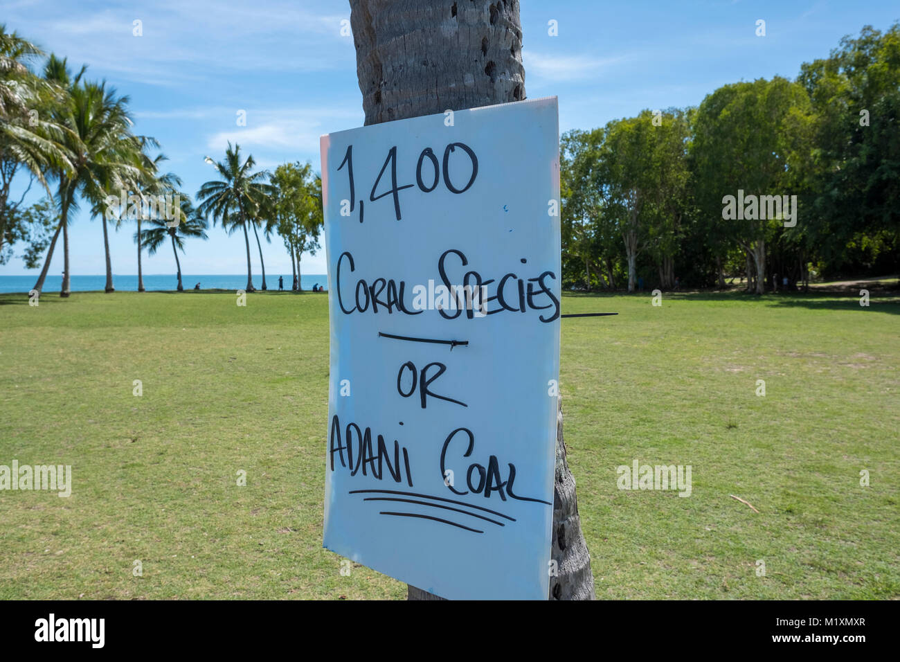 Port Douglas, Zeichen protestieren gegen adani Coal Mine und die Gefahr von Schäden am Great Barrier Reef, Queensland, Australien Stockfoto