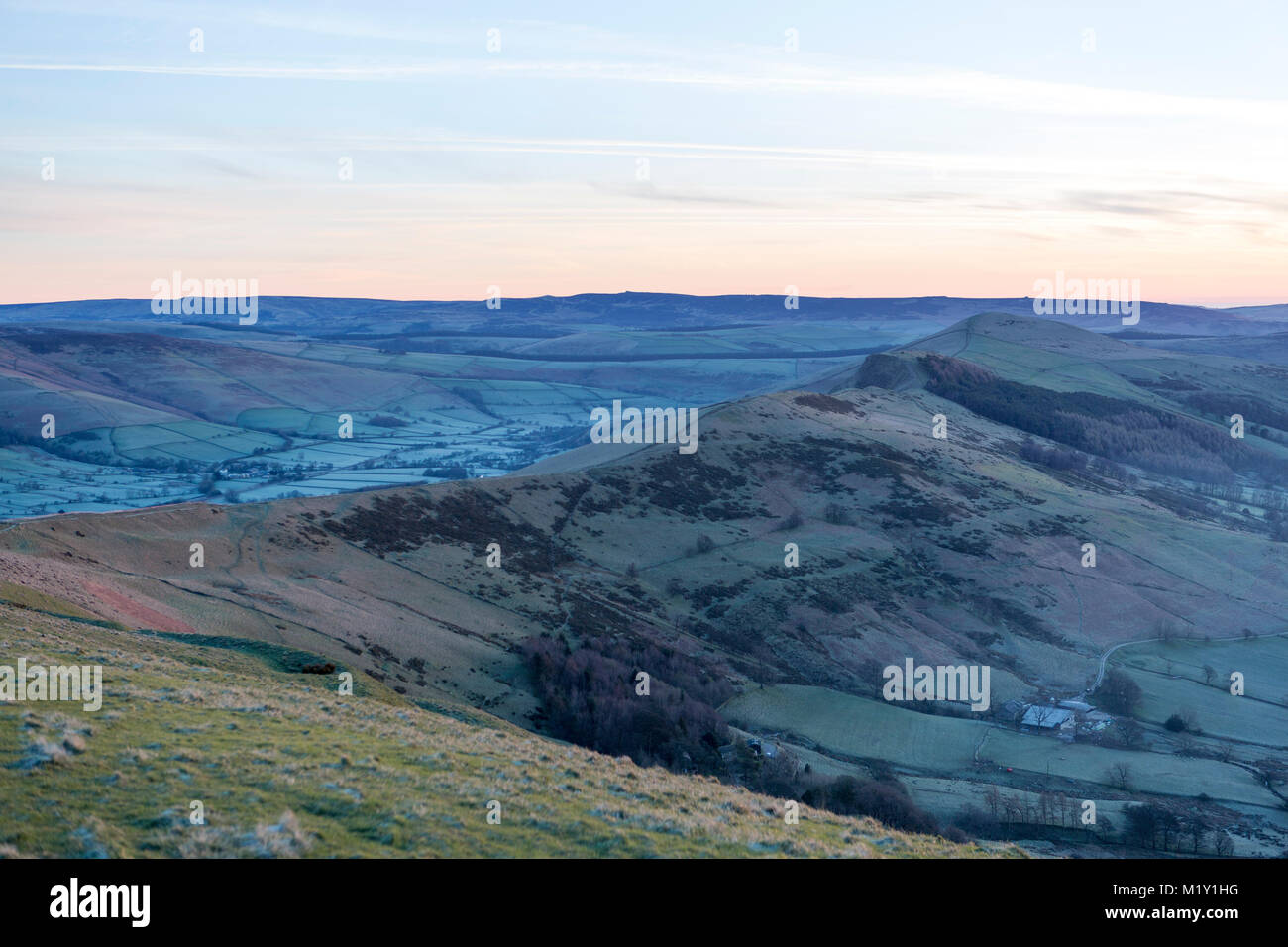 Großbritannien, Derbyshire, Ansicht von Hope Valley von Mam Tor. Stockfoto