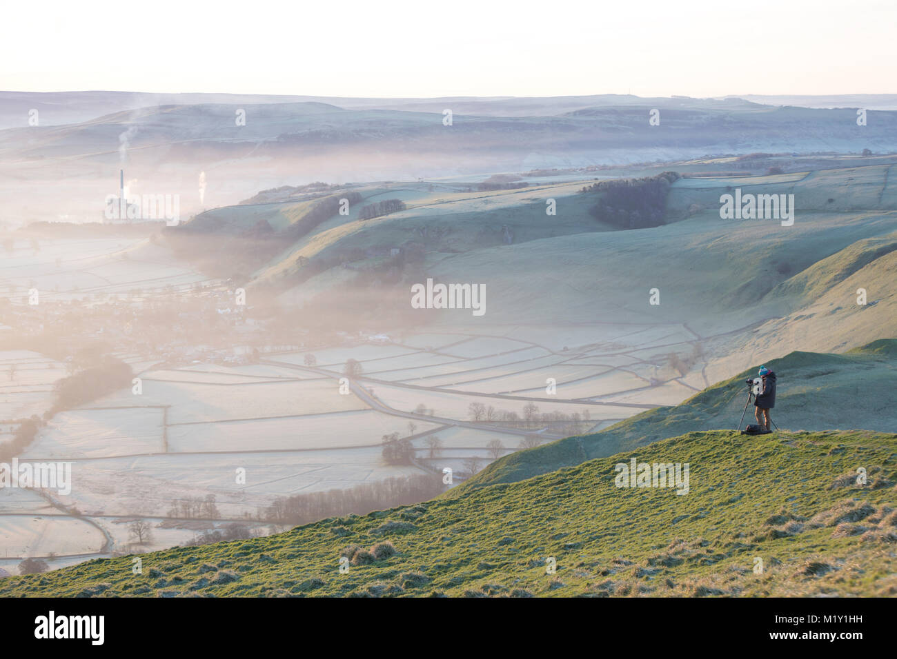 Großbritannien, Derbyshire, Ansicht von Hope Valley von Mam Tor. Stockfoto