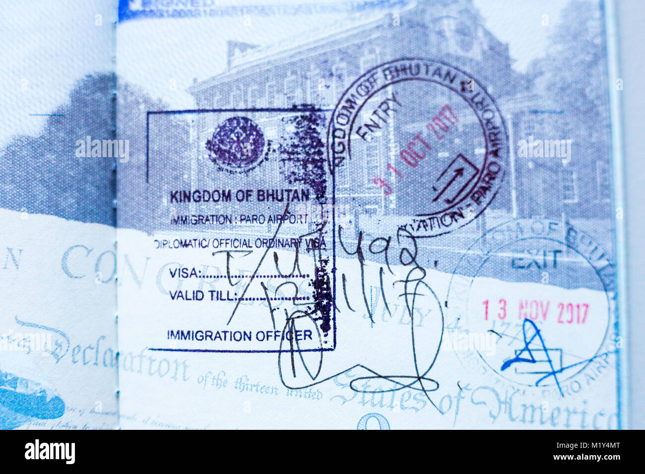Bhutan. Ein- und Ausreisestempel in amerikanischen Pass. Stockfoto