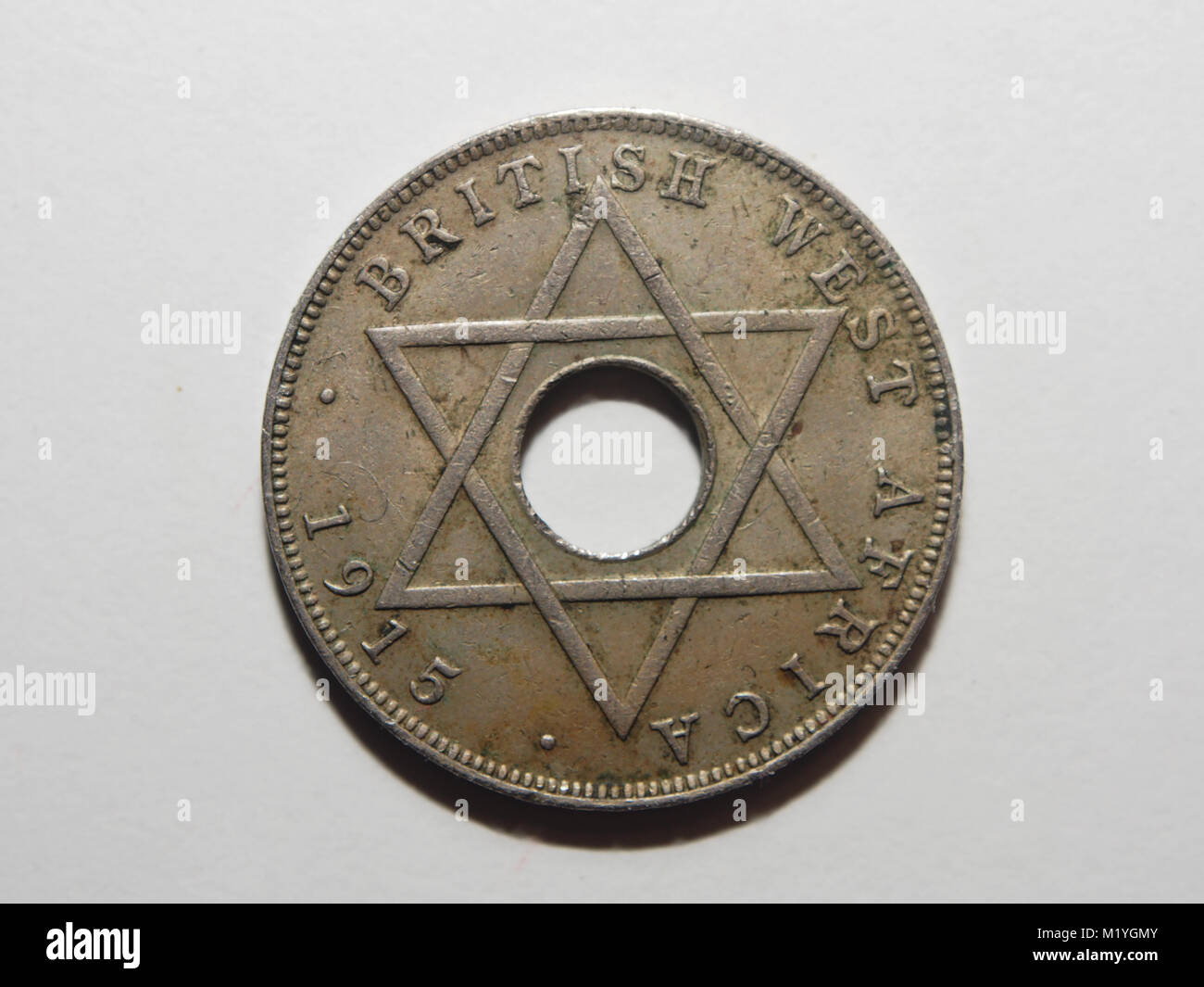 Ein 1915 ein halfpenny Münze aus Britisch West Afrika zeigt ein 6 Stern, der die sechs Kolonien des British West Afrika Stockfoto