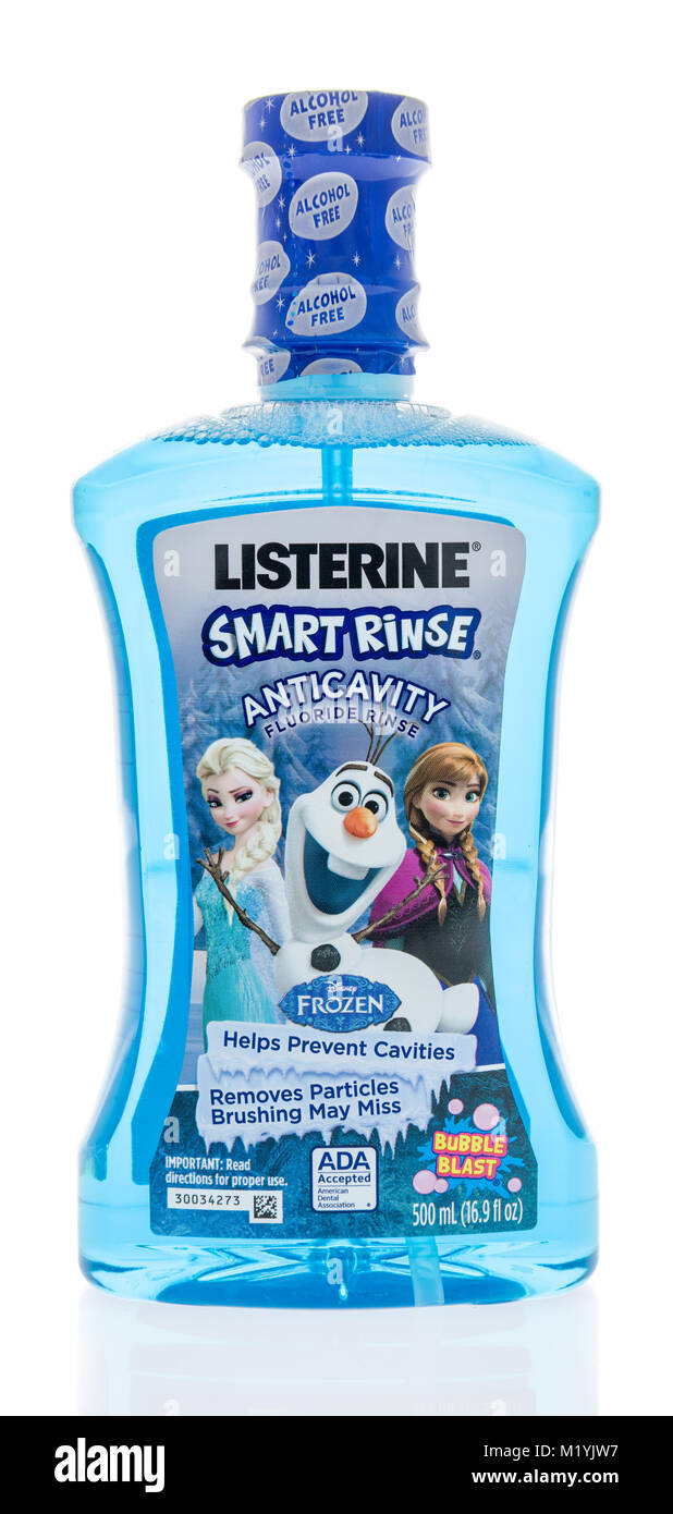 Winneconne, WI - 31. Januar 2018: eine Flasche Listerine smart Spülen für Kinder mit gefrorenen auf einem isolierten Hintergrund. Stockfoto
