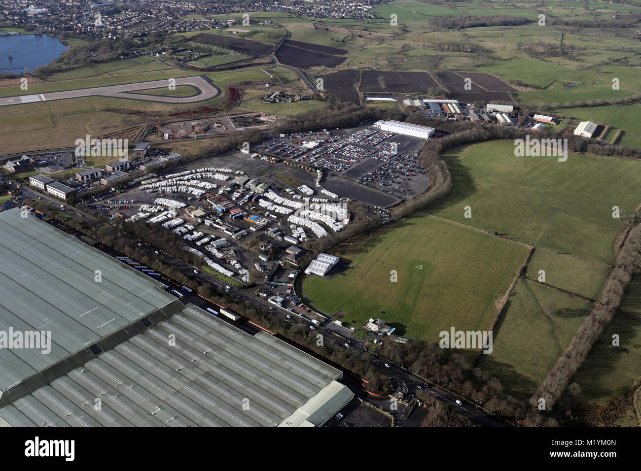 Luftaufnahme von Sentinel Flughafen Parkplätze an der LBA, Leeds Bradford Airport Stockfoto