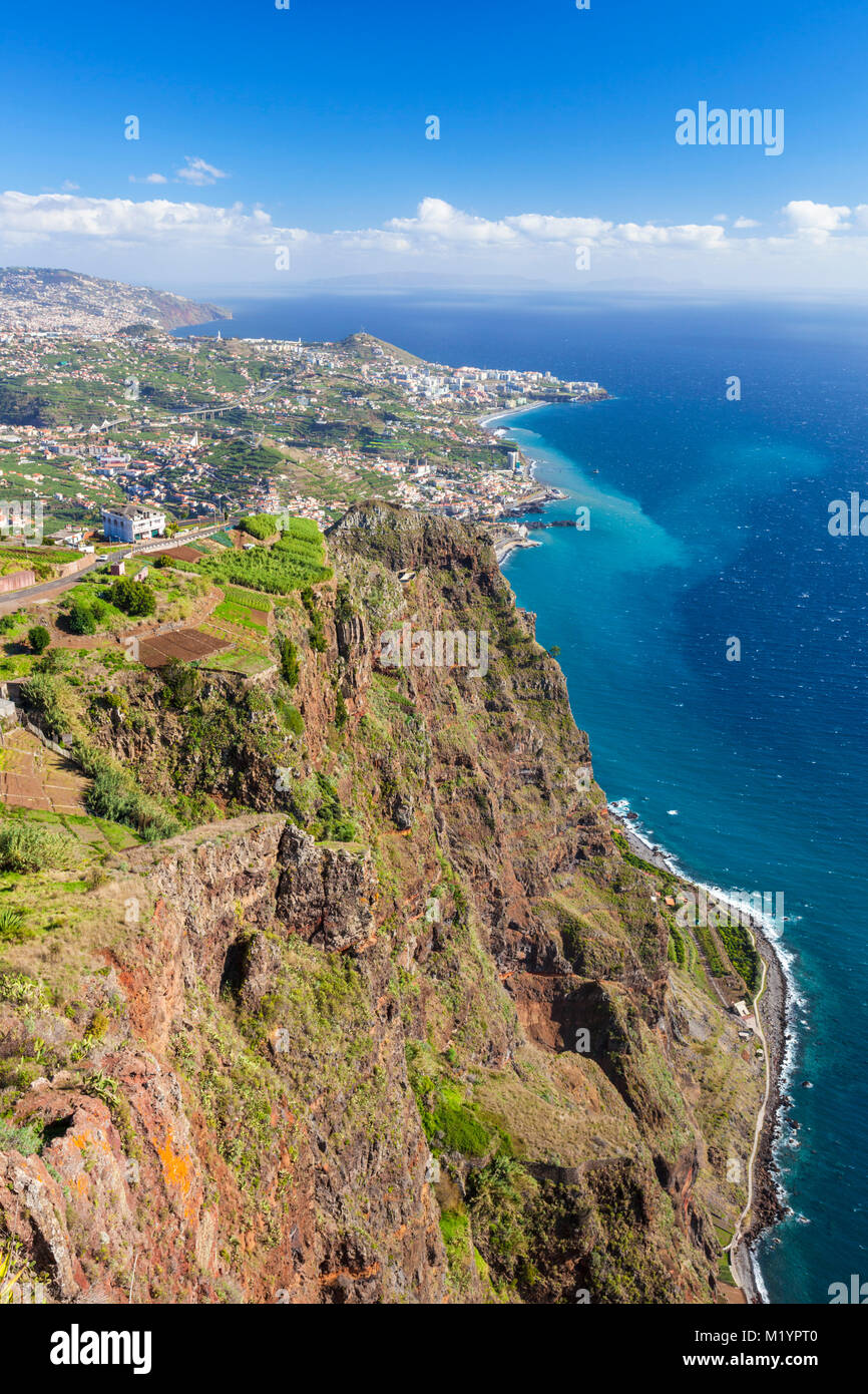 madeira portugal Madeira - der Blick von Cabo Girao, einer der höchsten Klippen in Europa mit Blick auf Funchal Madeira Portugal Europa Stockfoto