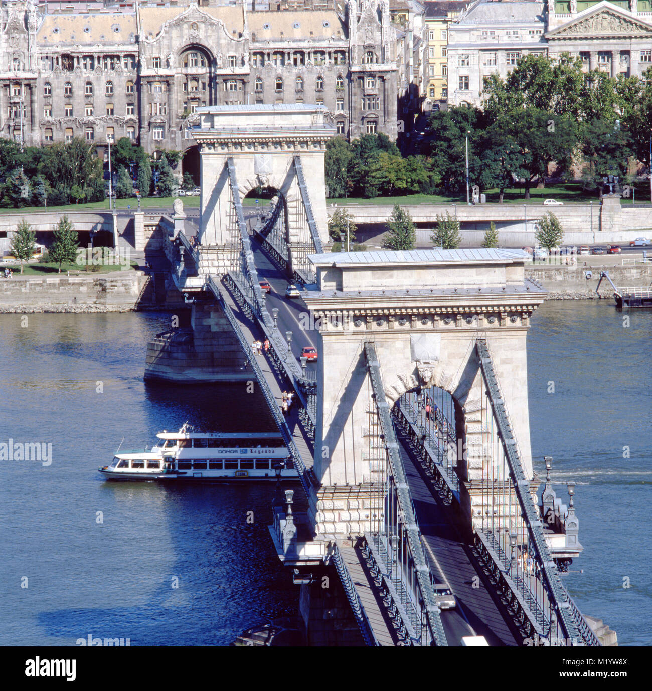 Vogel Blick auf die Kettenbrücke Überquerung der Donau in Budapest, Ungarn. Stockfoto