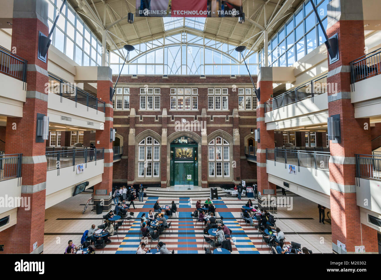 Irene Lewis Atrium In Stan Grad Zentrum Aka Herz Gebaude