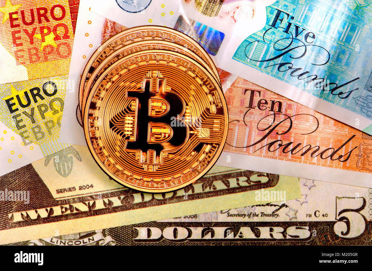 Bitcoin cryptocurrency/payment System (Kupfer Bitcoin Commemorative Runde .999 Bullion) elektronische Währung mit Dollar, Pfund und Euro Stockfoto