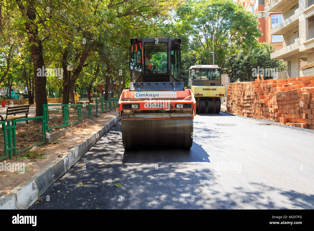 Ankara, Türkei; August 04, 2016: Straßenbau in Ankara Straßen in sonniger Tag. Stockfoto