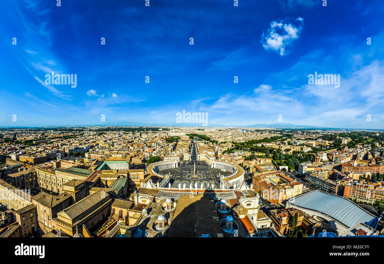 Aus der Vogelperspektive Vatikanstadt, dem Mekka der Katholiken. Ich nahm den Schuß von der Oberseite des Petersdoms die Kuppel, Rom, Italien. Stockfoto