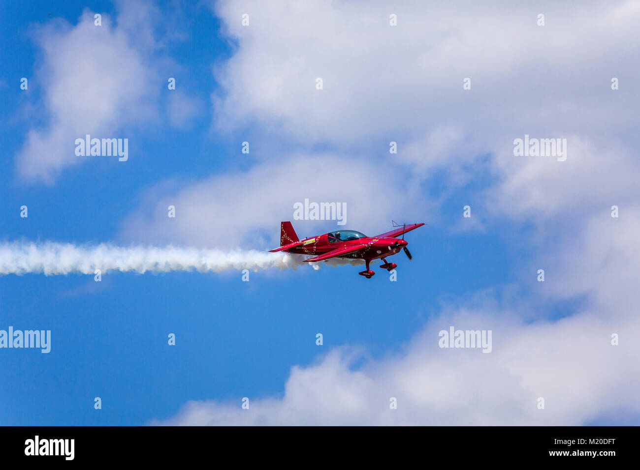 Jacquie Baby stunt Flugzeug an der Airshow 2017 in Duluth, Minnesota, USA. Stockfoto