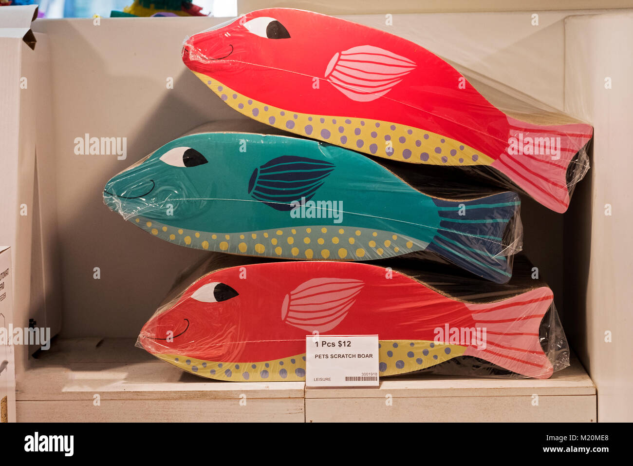 Fisch geformt scratch Boards zum Verkauf an Flying Tiger Kopenhagen, ein dänischer Chain Store mit preiswerten Haushaltsartikeln Manhattan, New York City. Stockfoto