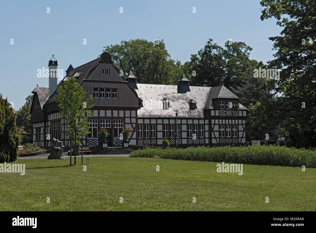 Das Haus der öffentlichen Bibliothek im historischen Kurpark Bad Nauheim, Hessen, Deutschland Stockfoto