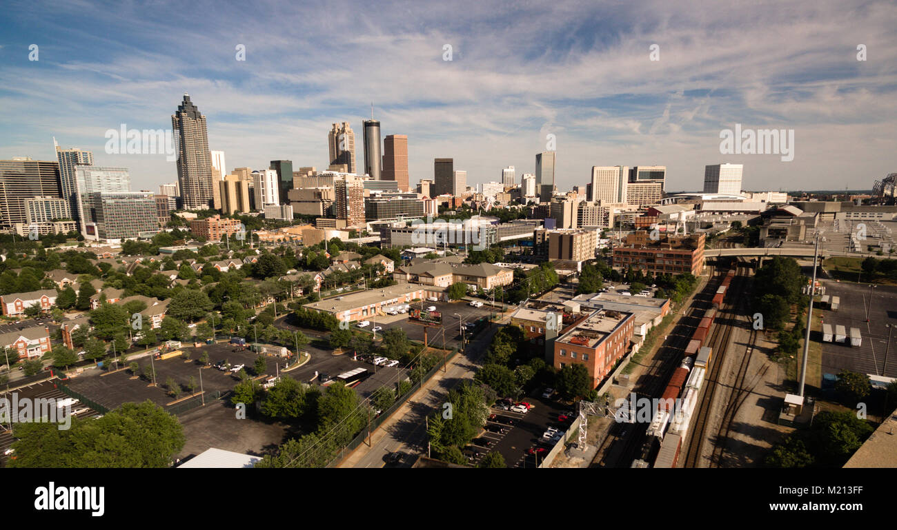 Ein Blick auf die Zersiedelung von Gebäuden in der überwiegenden Atlanta, Georgia skyline Nordamerika Stockfoto