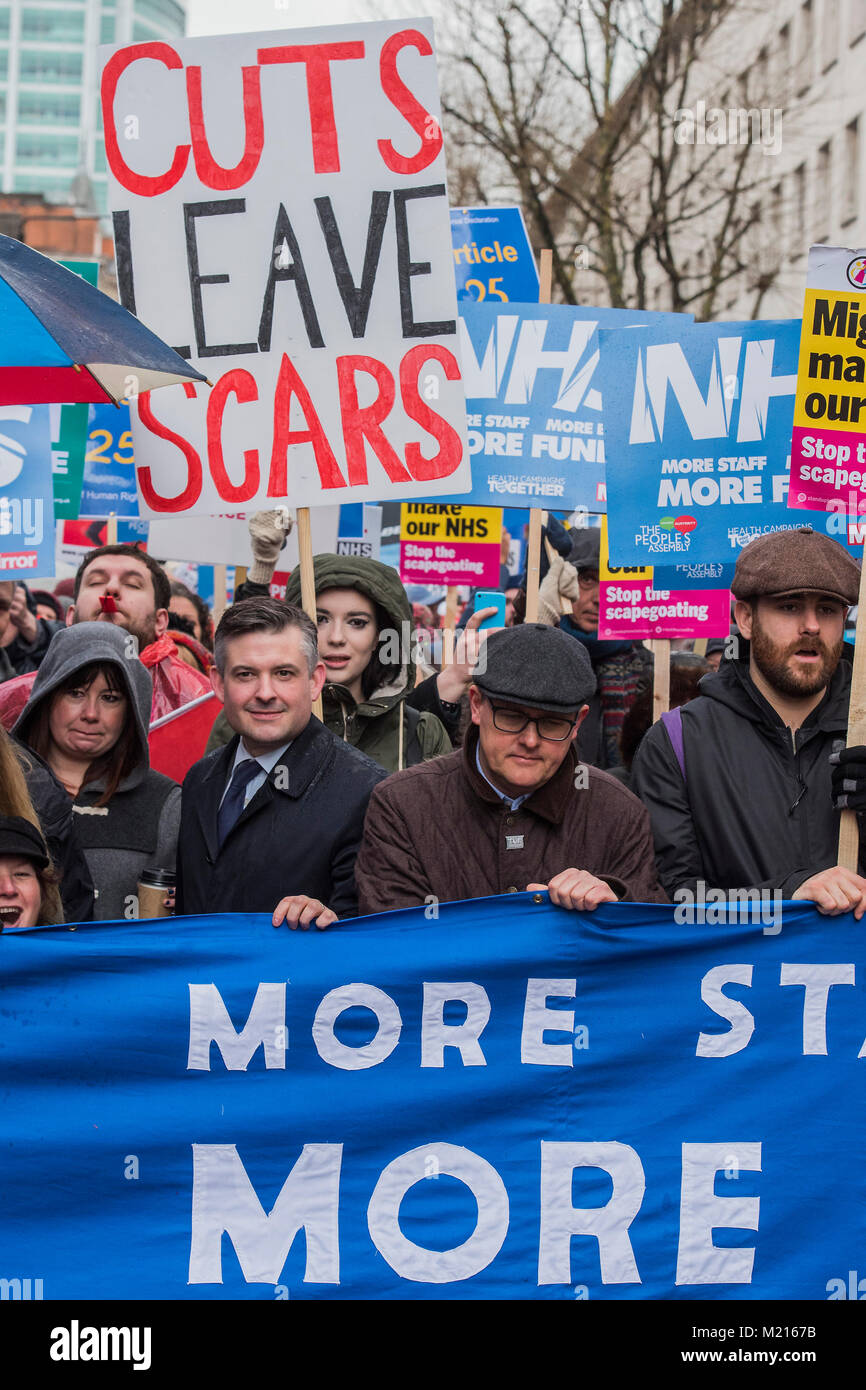 London, UK, 3. Feb 2018. Jon Ashworth, Schatten Gesundheit Sekretärin an der Vorderseite des März - NHS in der Krise - Fix It jetzt März und Demonstration - von den Völkern Versammlung organisiert in der Gower Street gestartet und beendet außerhalb der Downing Street. Credit: Guy Bell/Alamy leben Nachrichten Stockfoto