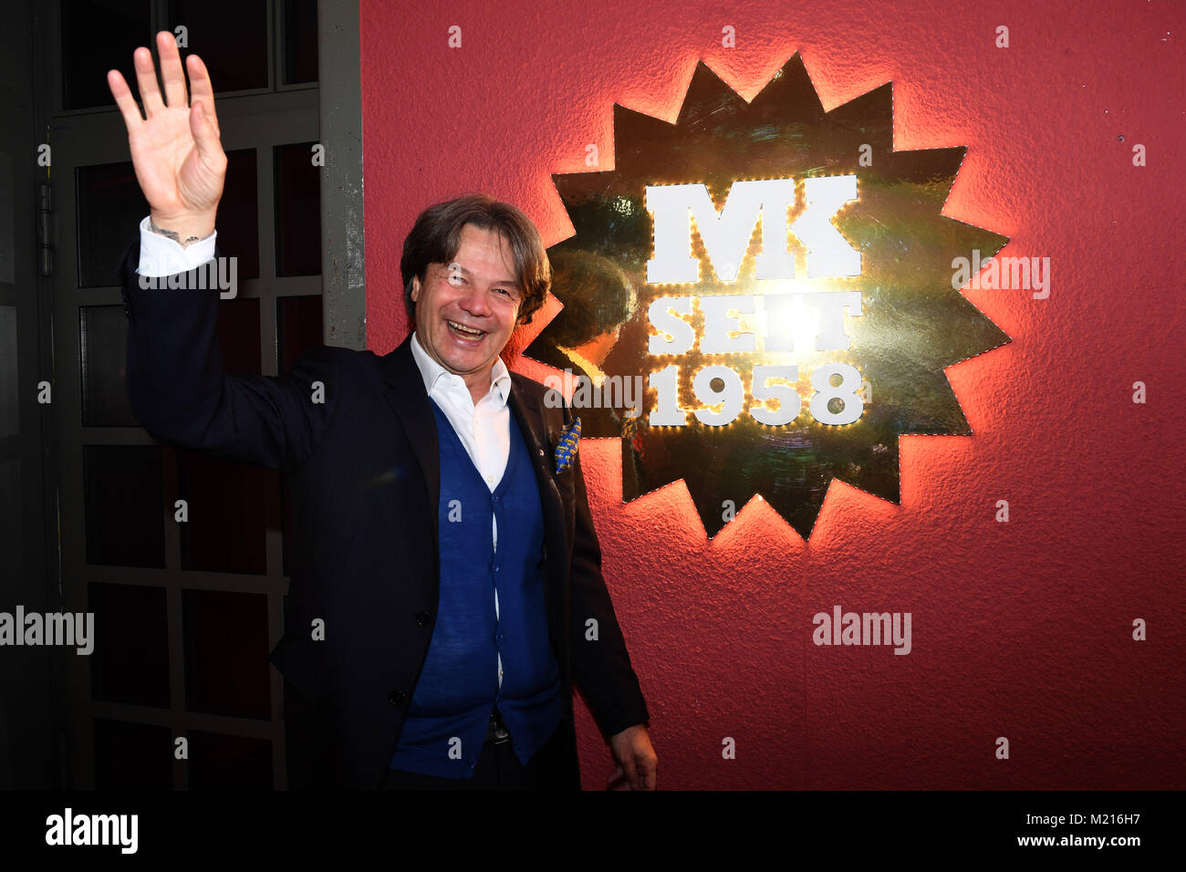 München, Deutschland. 2 Feb, 2018. Gastronom Michael Kaefer Posen für Fotos an seinem 60. Geburtstag party im Postpalast in München, Deutschland, am 2. Februar 2018. Credit: Felix Hörhager/dpa/Alamy leben Nachrichten Stockfoto