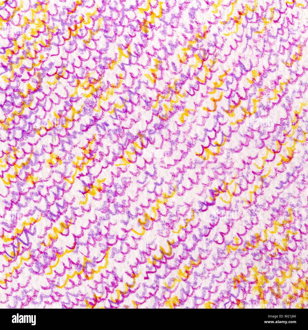 Orangerie - lila - dunkelblau Textur. Oblique wellig Anschläge mit Buntstift. Zeichnung von Hand. Hintergrund für eine Webseite, Abstraktion, Stoff Muster. Stockfoto