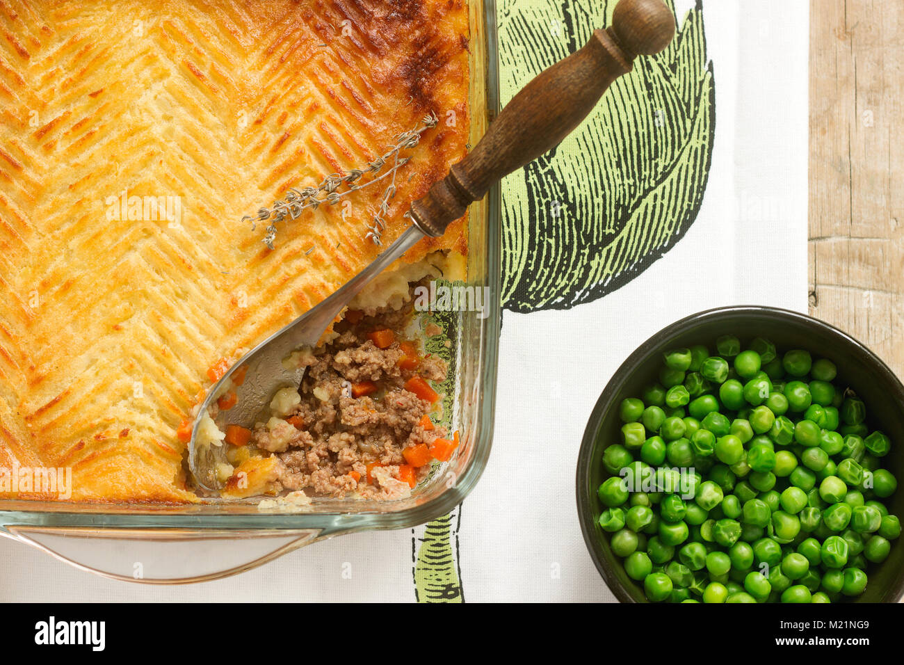 Shepherd's Pie oder Cottage Pie ist einer Fleischpastete mit Kartoffelpüree. Selektive konzentrieren. Stockfoto