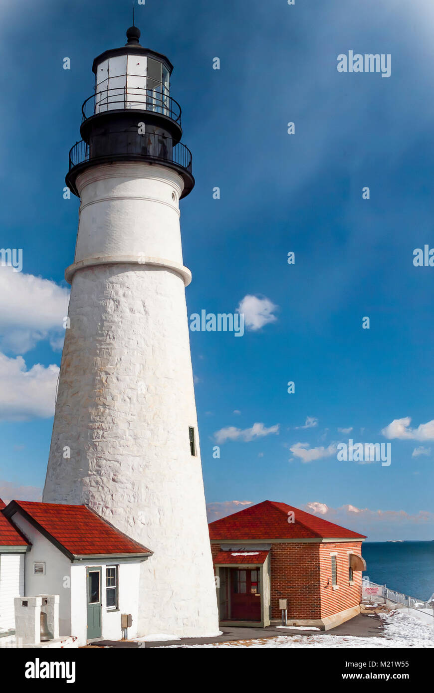 Portland Head Light, auch als Kap Elizabeth Leuchtturm am Cape Elizabeth, Maine, im Winter. Stockfoto