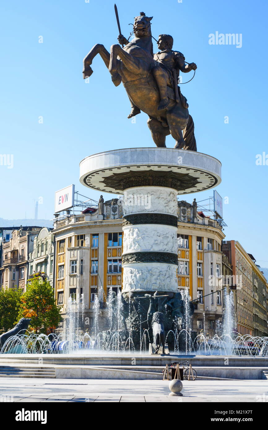 SKOPJE, MAZEDONIEN - Oktober 12, 2017: Alexander der Große Statue in Skopje City Center an einem sonnigen Tag Stockfoto
