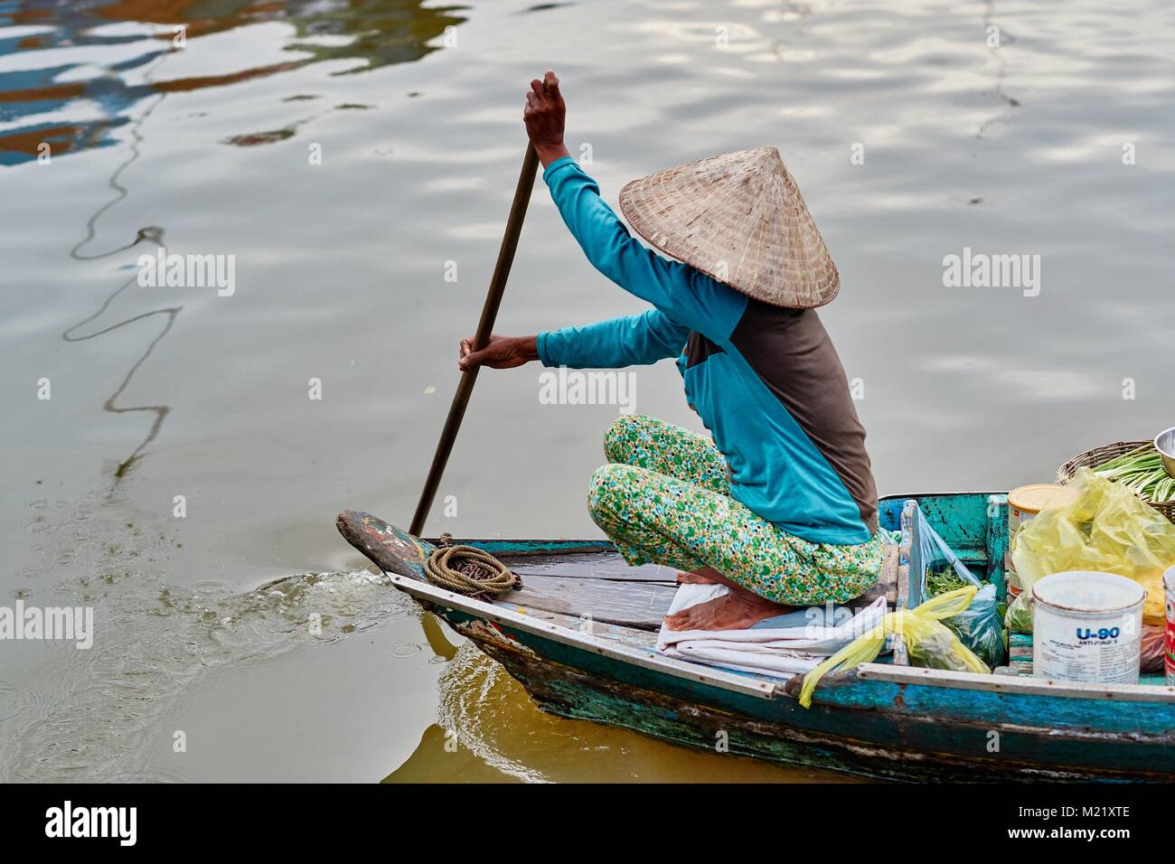 Vietnamesische boot Kaufmann, Kompong Luong, Kambodscha Stockfoto