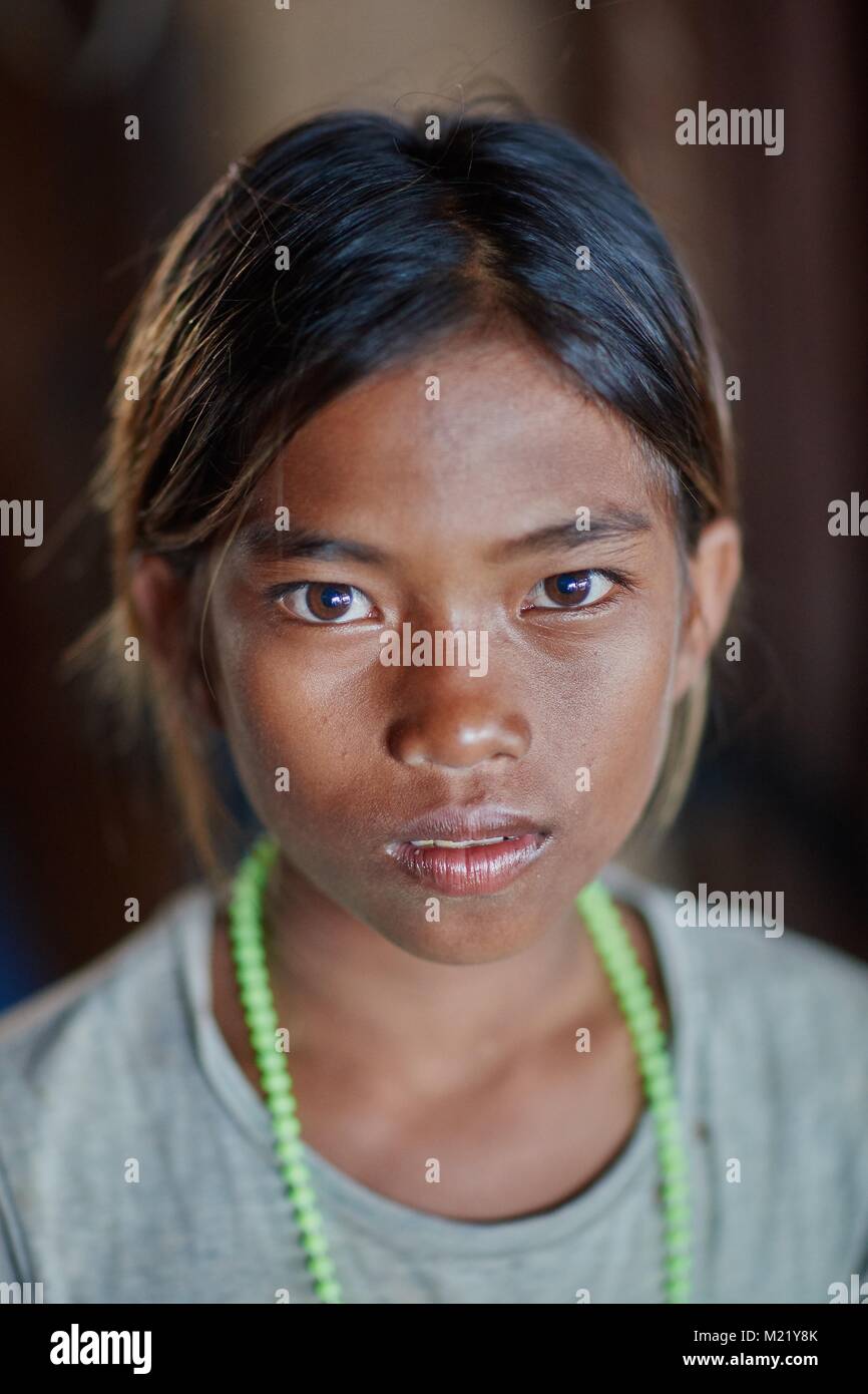 Kleines kambodschanisches Mädchen, Kompong Chhnang, Kambodscha Stockfoto