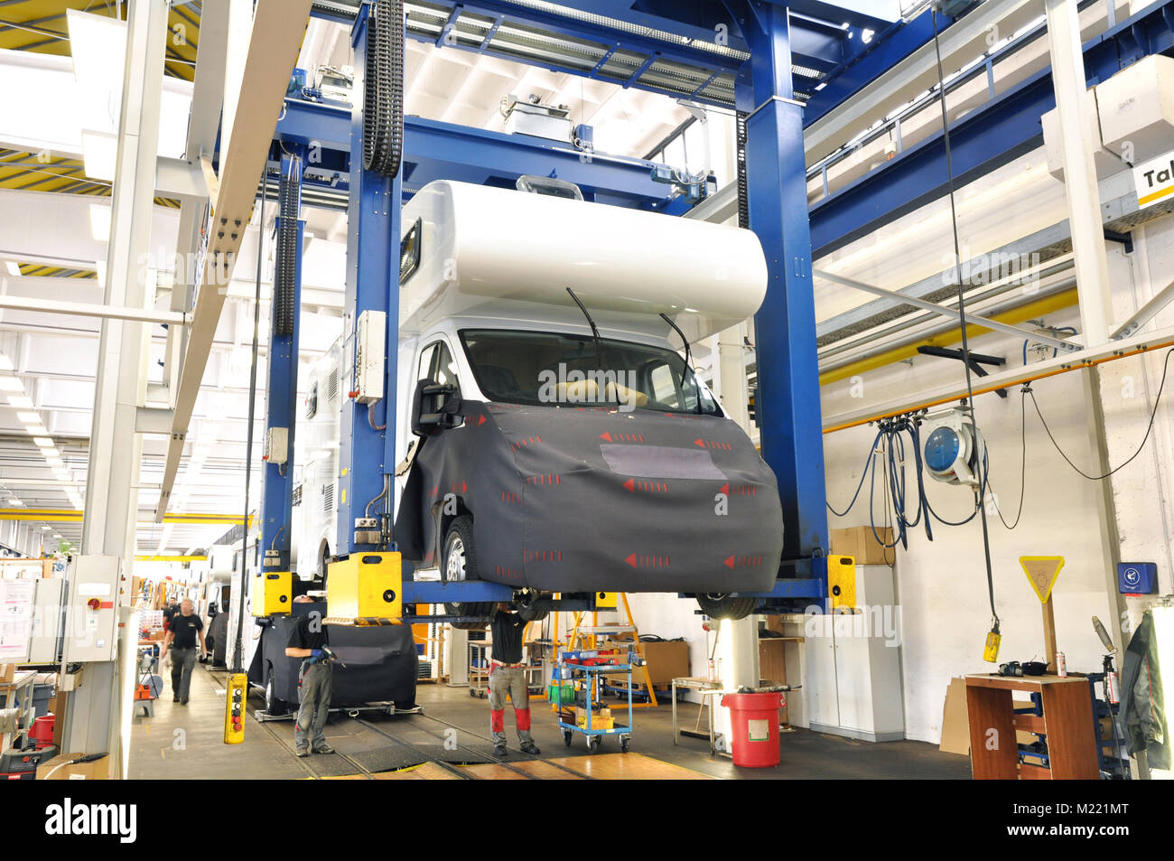 Qualitätskontrolle der fertigen Montage von Wohnmobile/Reisemobile in der Produktion in einer Fabrik Stockfoto